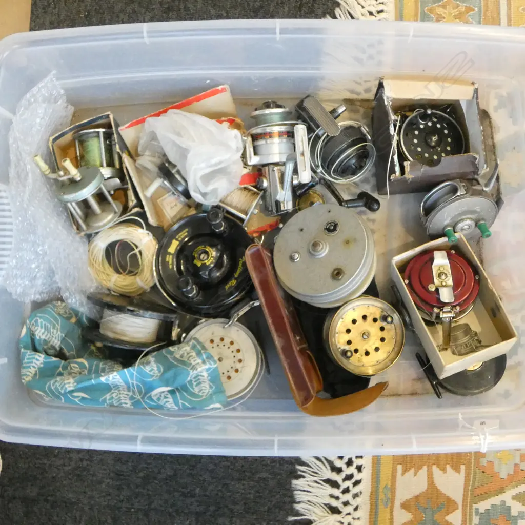 box 15 VINTAGE FISHING REELS + NET ETC mainly fresh water  Image 1++