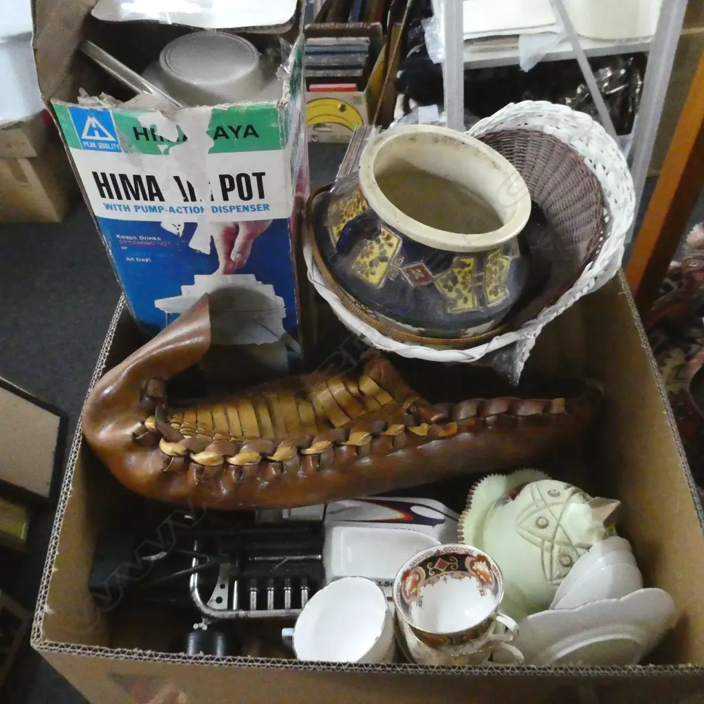 BOX LOT MODEL CAR LEATHER GIANT SHOE CSPS ETC Image 1++