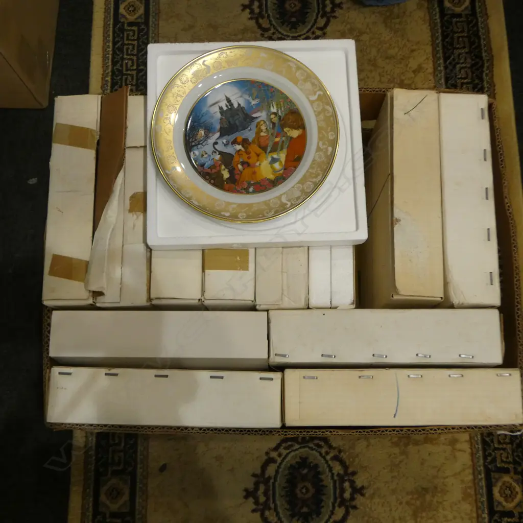 ASST. COLLECTORS PLATES Image 1++