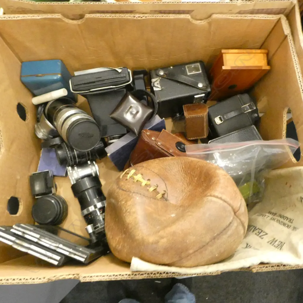 ASST. CAMERAS; BOX BROWNIES, LENSES ETC Image 1++