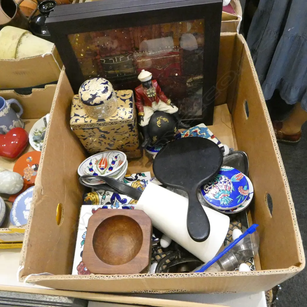 ASST. TILES, FRAMED FABRIC ART ETC Image 1++