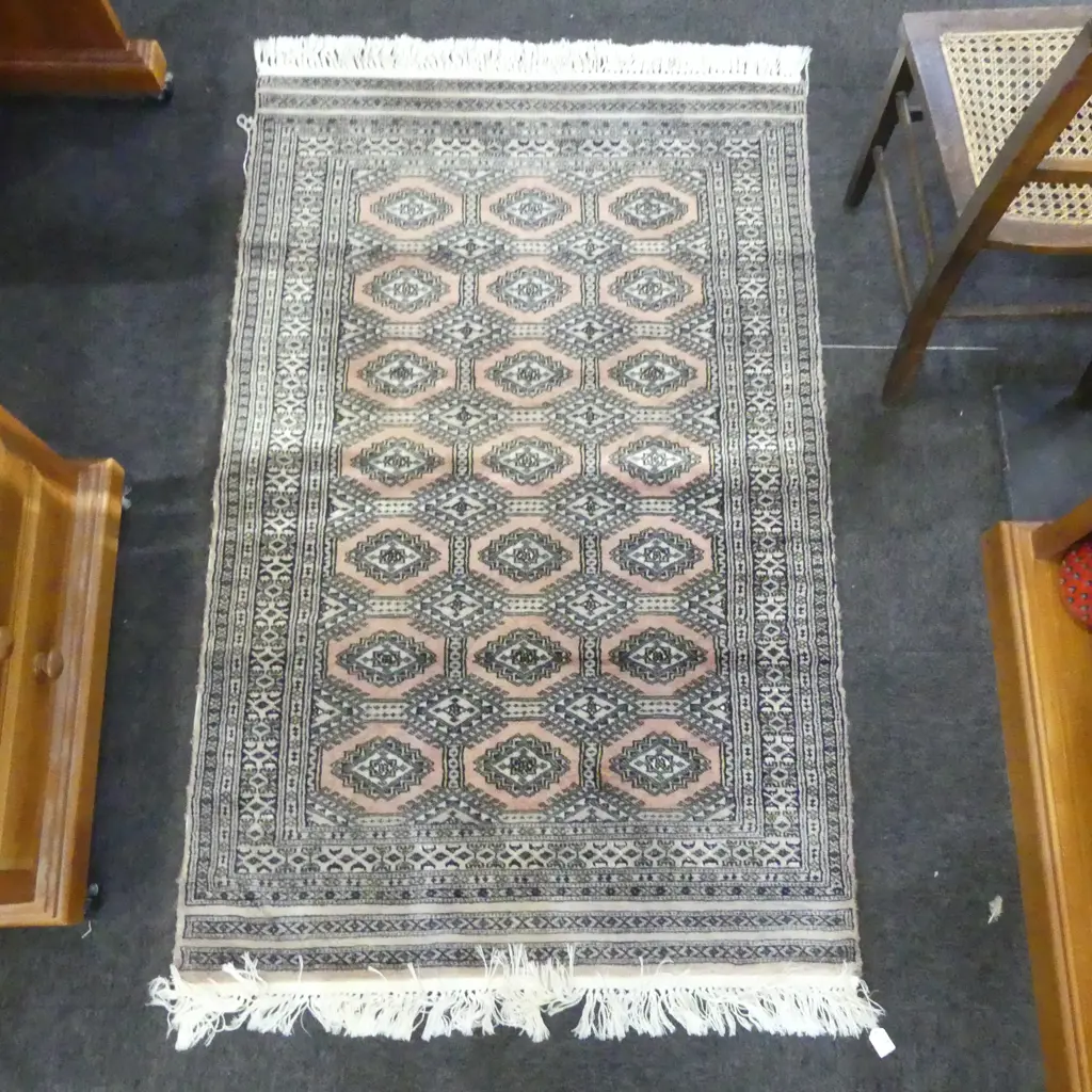 HAND KNOTTED ALL WOOL RUG Image 1++