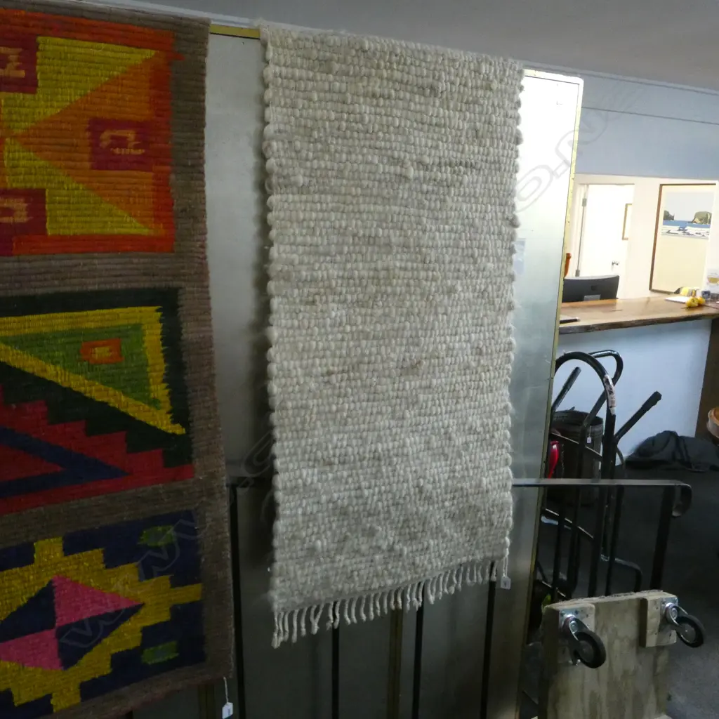 HAND WOVEN WOOL RUG Image 1++