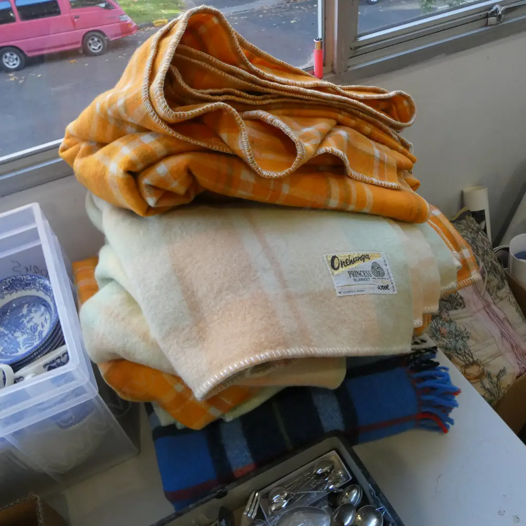 5 WOOL BLANKETS INCL. ONEHUNGA PRINCESS ETC Image 1++
