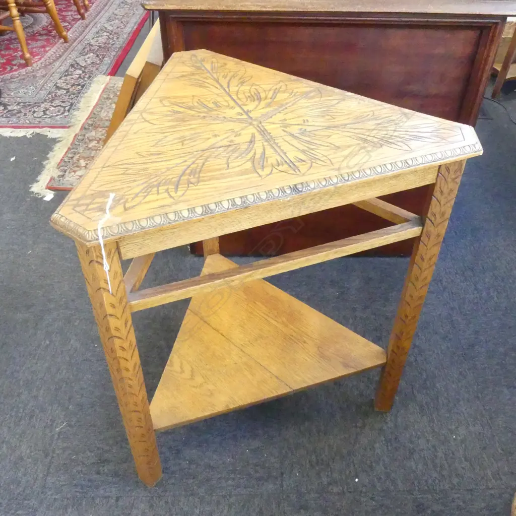 VINTAGE OAK CARVED CORNER TABLE H.700mm Image 1++