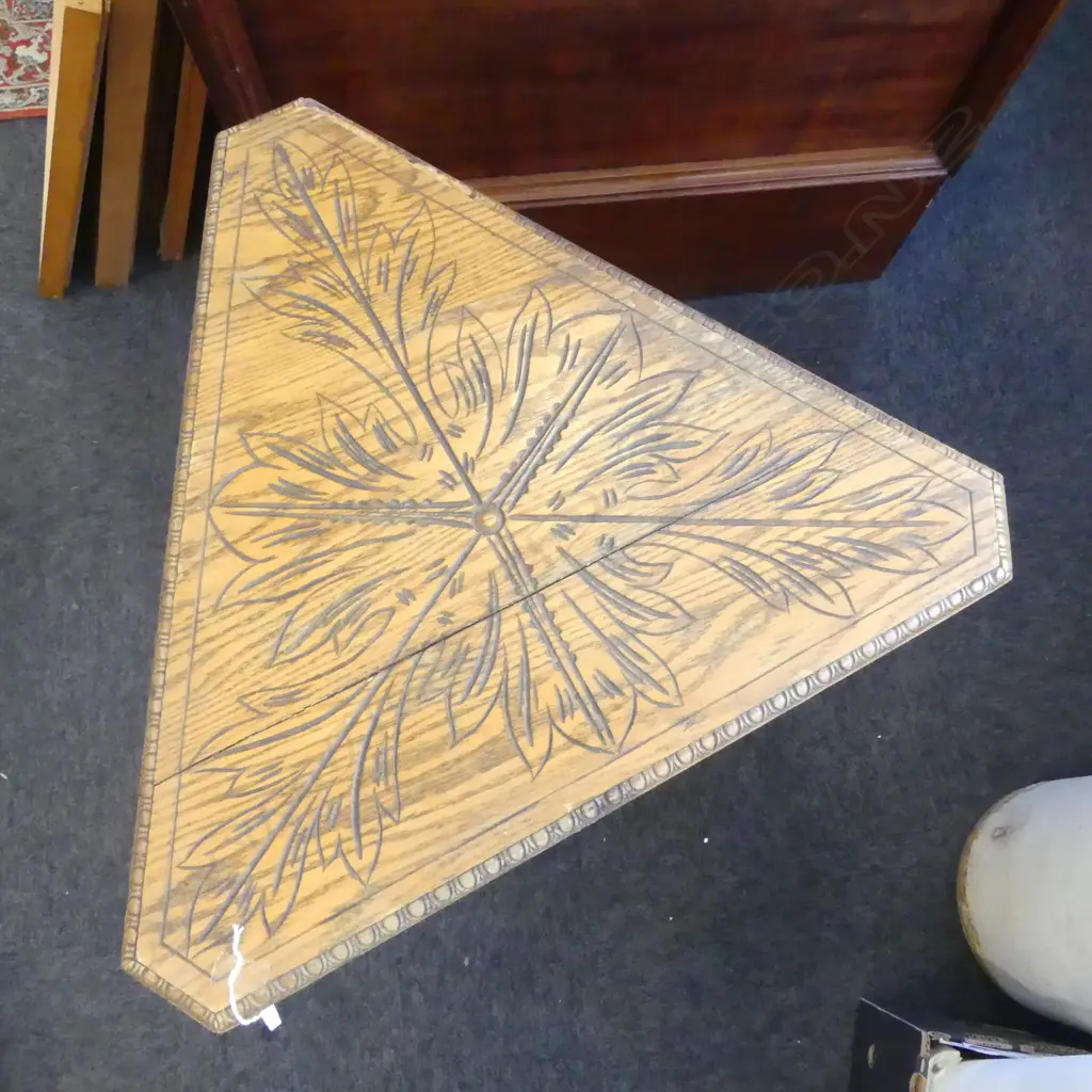 VINTAGE OAK CARVED CORNER TABLE H.700mm Image 1++