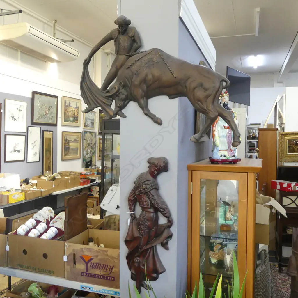 2 RESIN BULL FIGHTER WALL PLAQUES H.720mm Image 1++