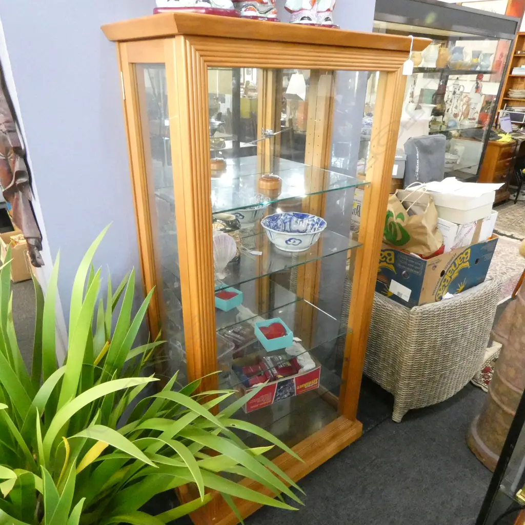 GLASS DISPLAY CABINET w. 7 SHELVES & WIRING 780x385x1500mm Image 1++