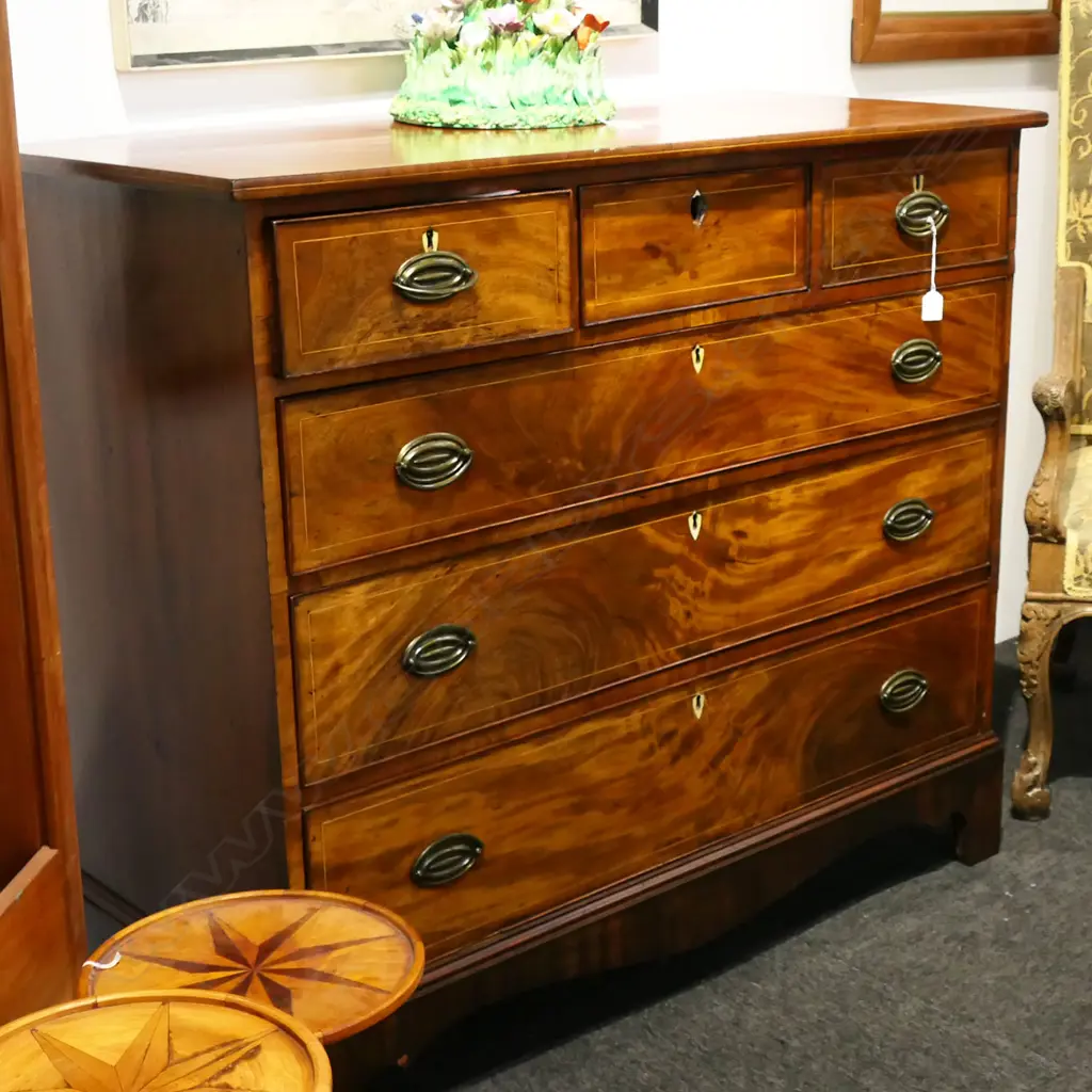 REGENCY FLAME MAHOG FLAT FRONT CHEST OF DRAWERS, SATINWOOD STRINGING, BONE ESCUTCHEONS (1 ABSENT), 1200 x 540 x 1200mm Image 1++