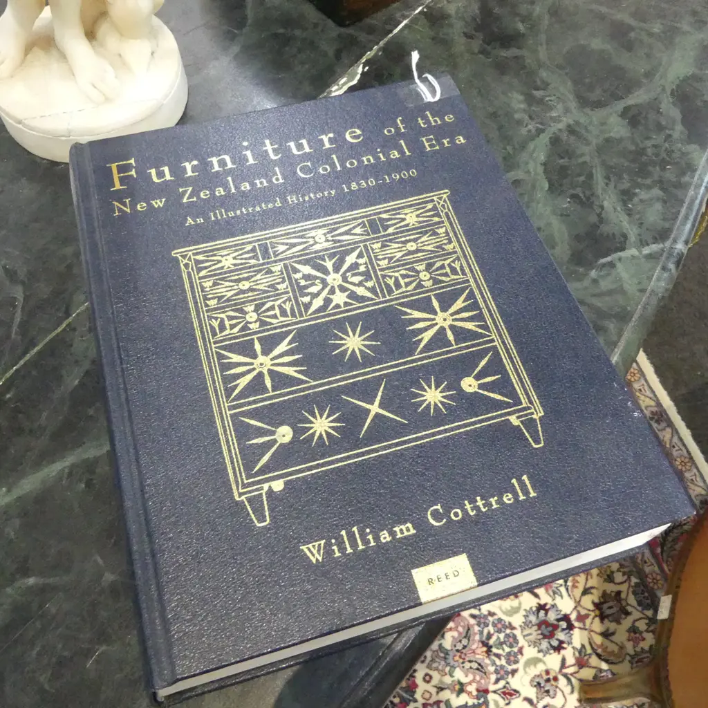 AUTOGRAPHED 'FURNITURE OF THE NZ COLONIAL ERA' BY WILLIAM COTTRELL 3/200 2006 Image 1++