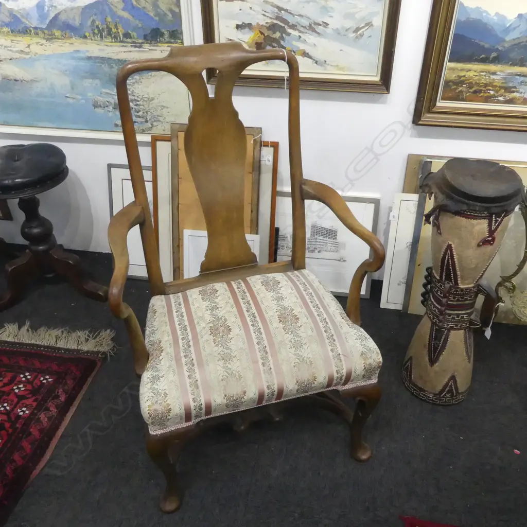 VINTAGE CHIPPENDALE STYLE ARMCHAIR Image 1++
