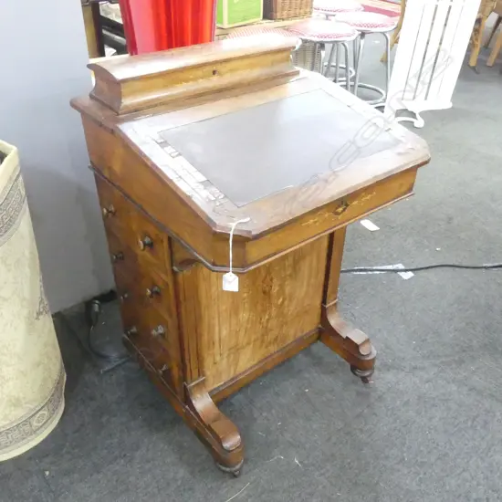 VICTORIAN DAVENPORT, FAULTS