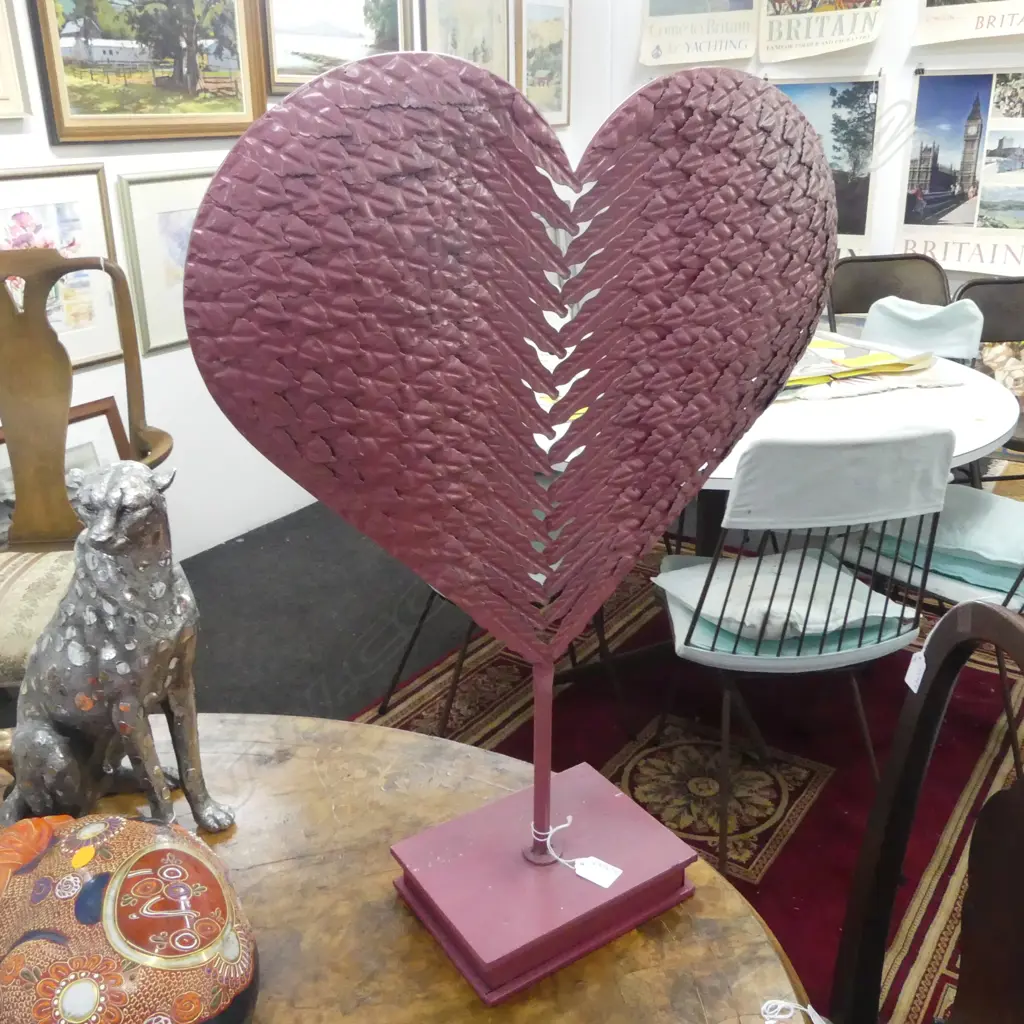 PINK METAL HEART SCULPTURE H.640mm Image 1++