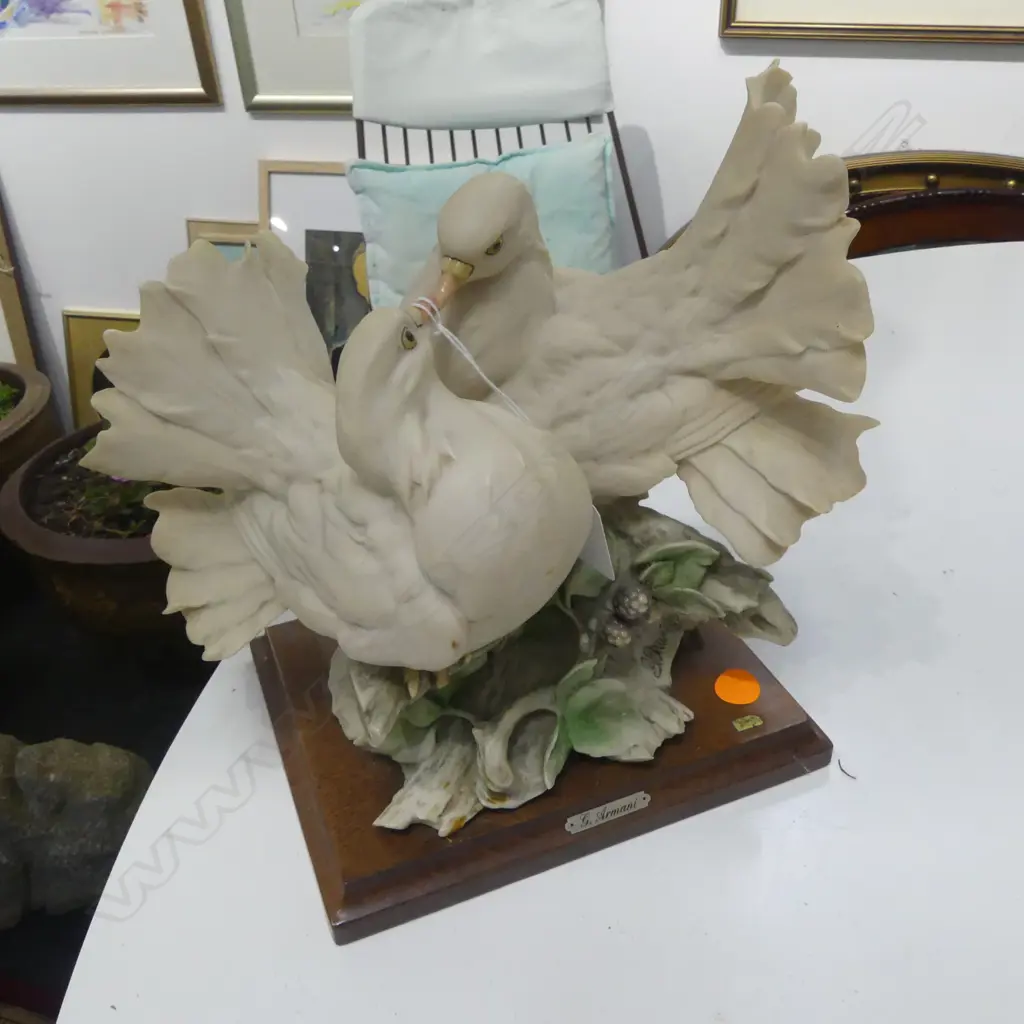 G. ARMANI CAPODIMONTE DOVES H.240mm minor chip Image 1++
