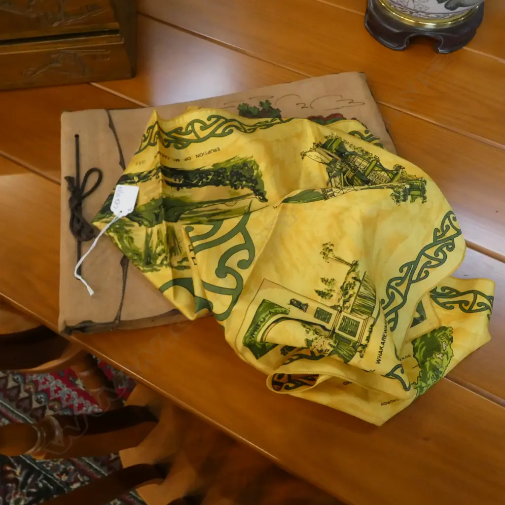 EMPTY 'PHOTOGRAPHS' ALBUM w. MARAE + MAORI DESIGN SCARF Image 1++