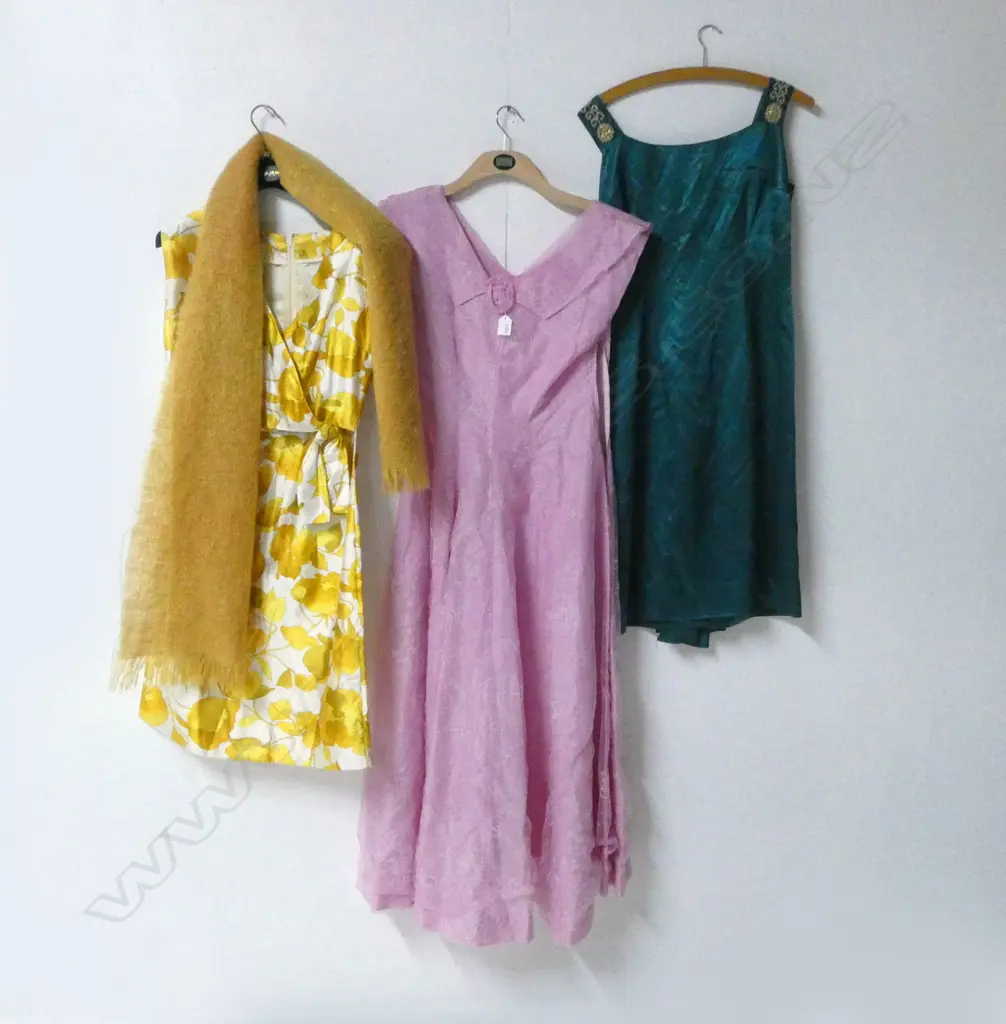 3 VINTAGE 1950s/60s DRESSES Image 1++