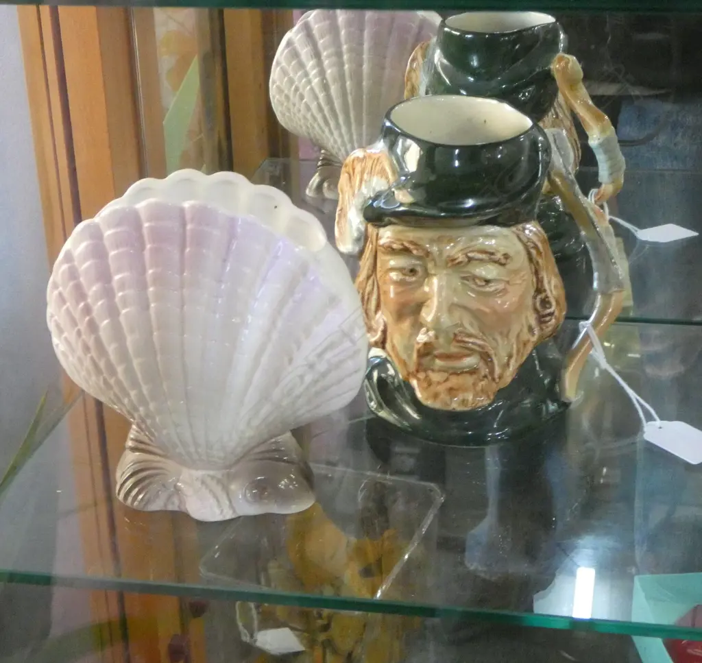 AQUILA ROBIN HOOD TOBY JUG + TITIAN #631 SHELL VASE H.130mm Image 1++