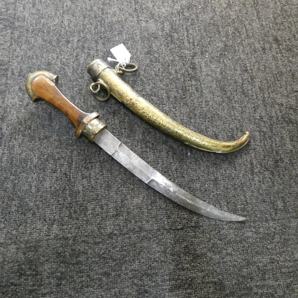 OLD MOROCCAN KOUMIA DAGGER embossed brass sheath wooden grips Image 1++