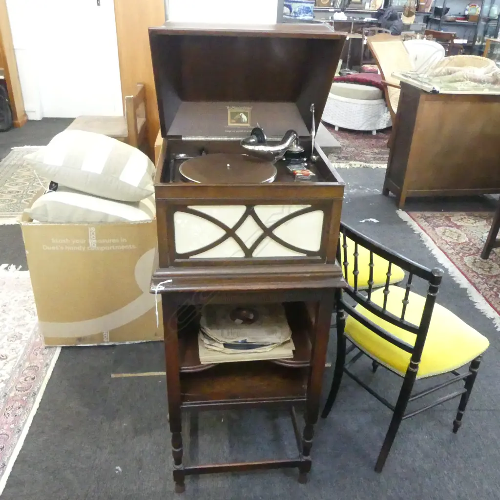 HIS MASTERS VOICE OAK GRAMOPHONE, STAND, RECORDS & NEEDLES Image 1++