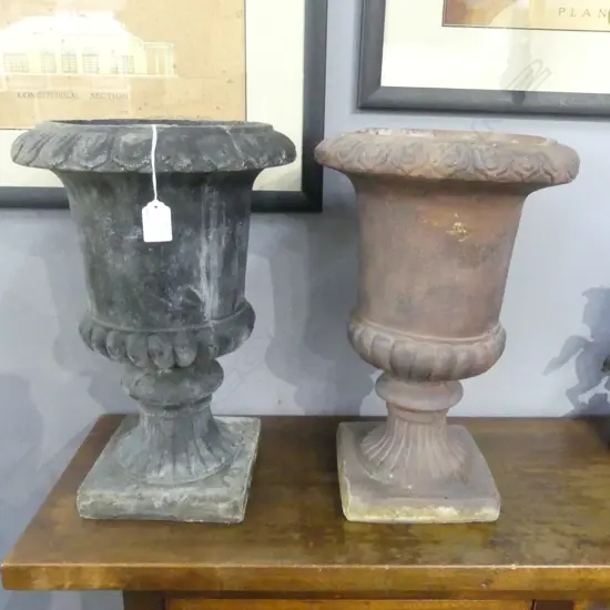 2 FIBERGLASS URNS H.450mm