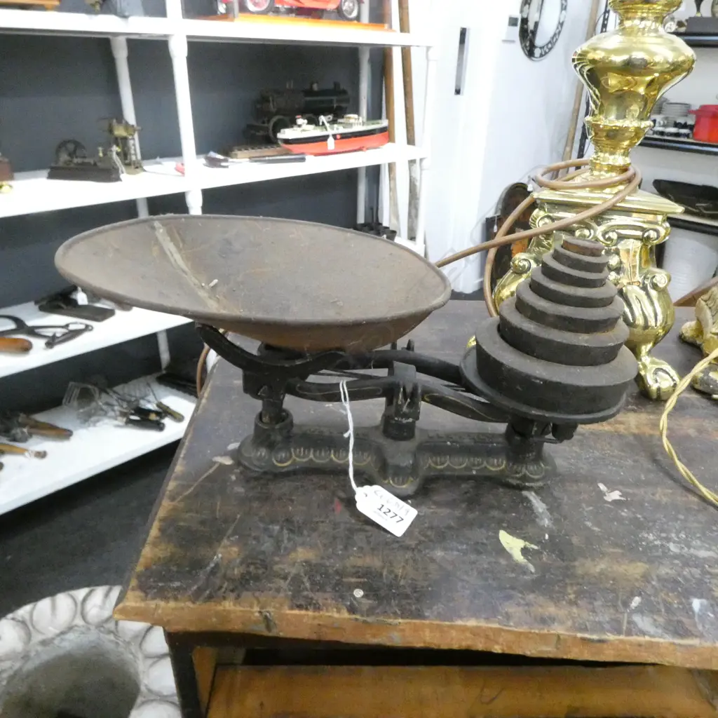 ANTIQUE SCALES + 6 WEIGHTS Image 1++