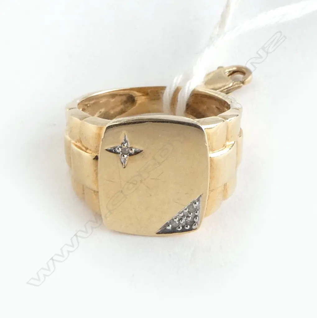 10ct GOLD & SMALL DIAMOND SIGNET RING Rolex President type shoulders + 9ct parrot catch 5.5gms SIZE O Image 1++