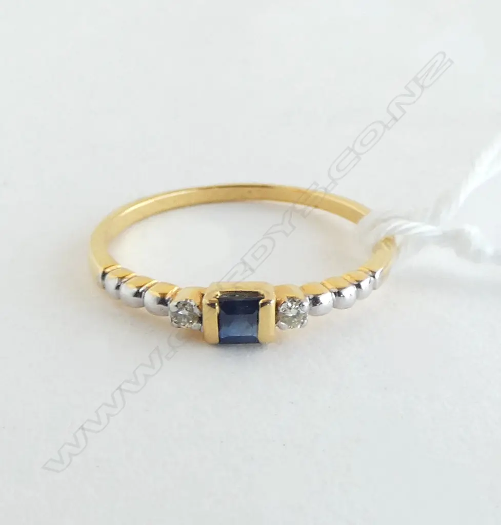 14ct GOLD RING w BLUE SAPPHIRE & DIAMONDS SIZE K1/2 Image 1++