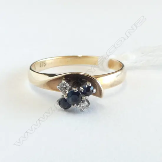 9CT SAPPHIRE WHITE STONE DRESS RING, 1.7grms SIZE L1/2