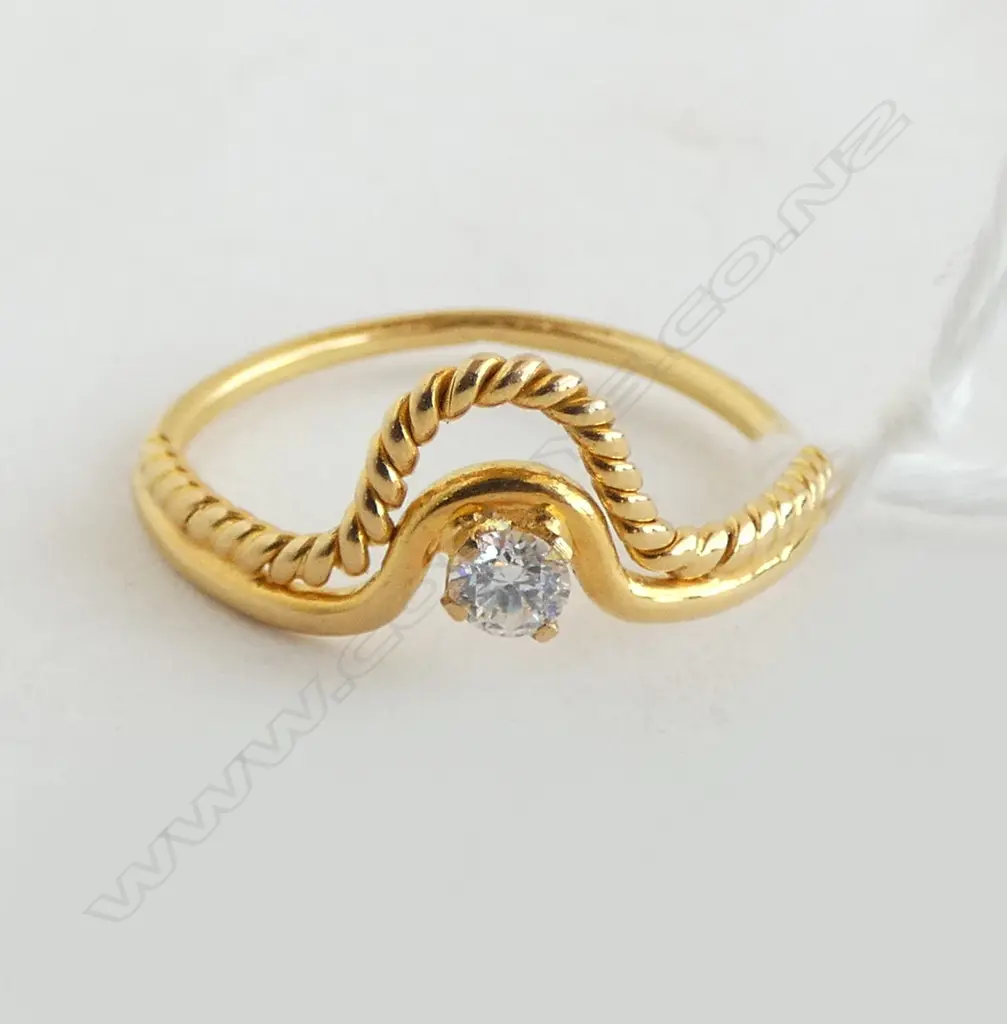 18ct plated GOLD RING w CRYSTAL, 1.93gm SIZE N1/2 Image 1++