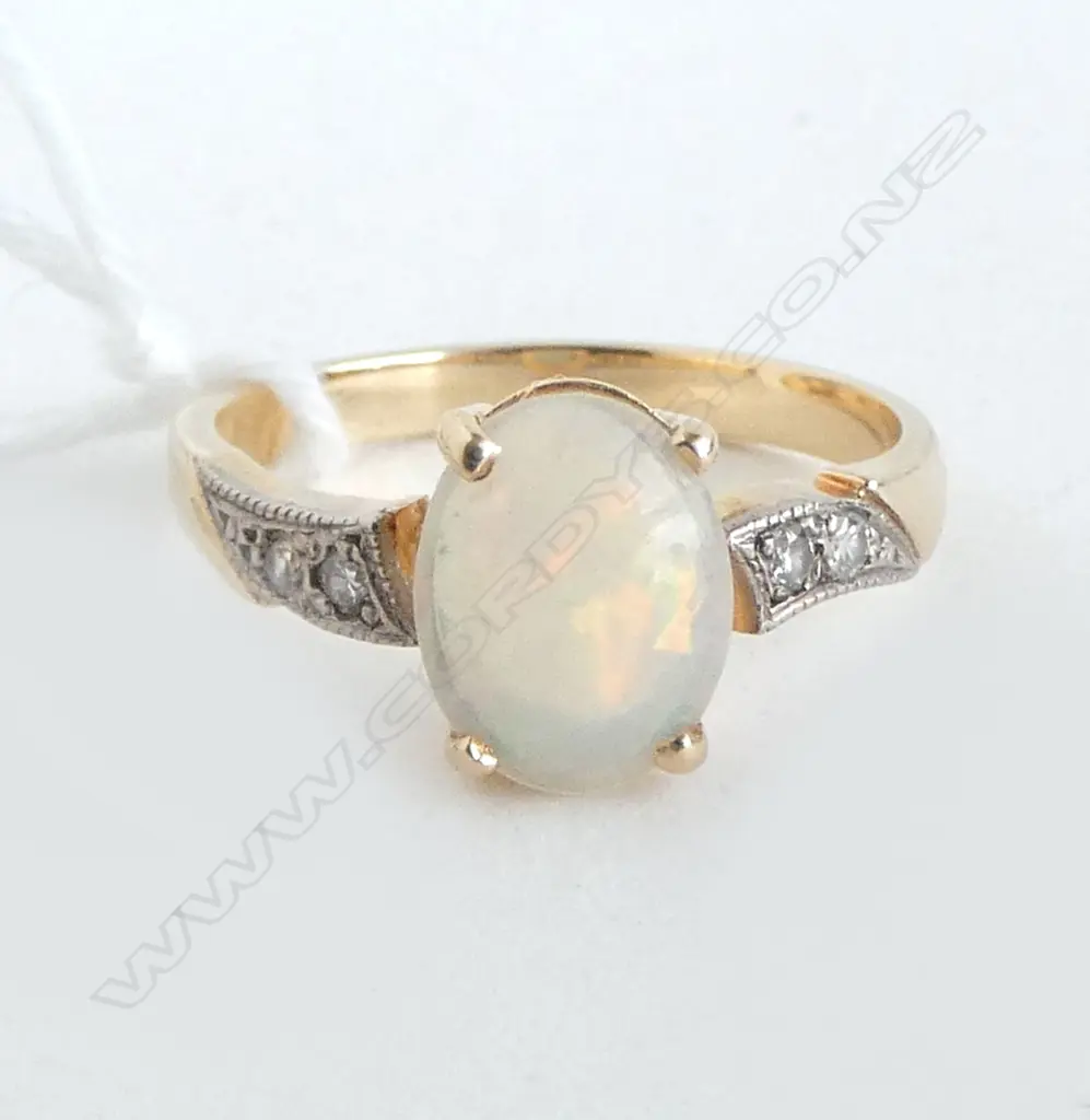 9ct OPAL & DIAMOND RING, 2.56gm SIZE L Image 1++