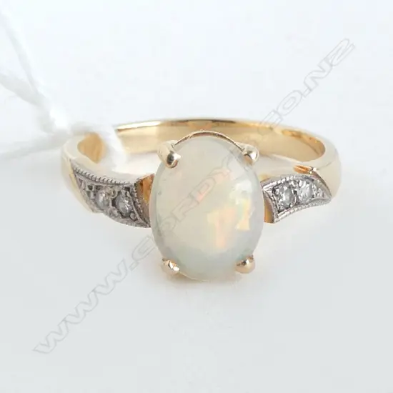 9ct OPAL & DIAMOND RING, 2.56gm SIZE L