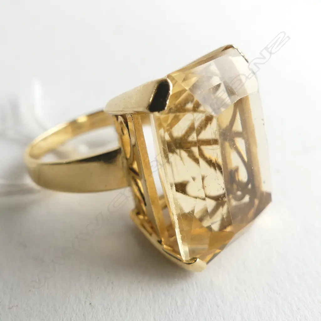 18ct GOLD & LARGE CITRINE DRESS RING 10.8gms SIZE P Image 1++