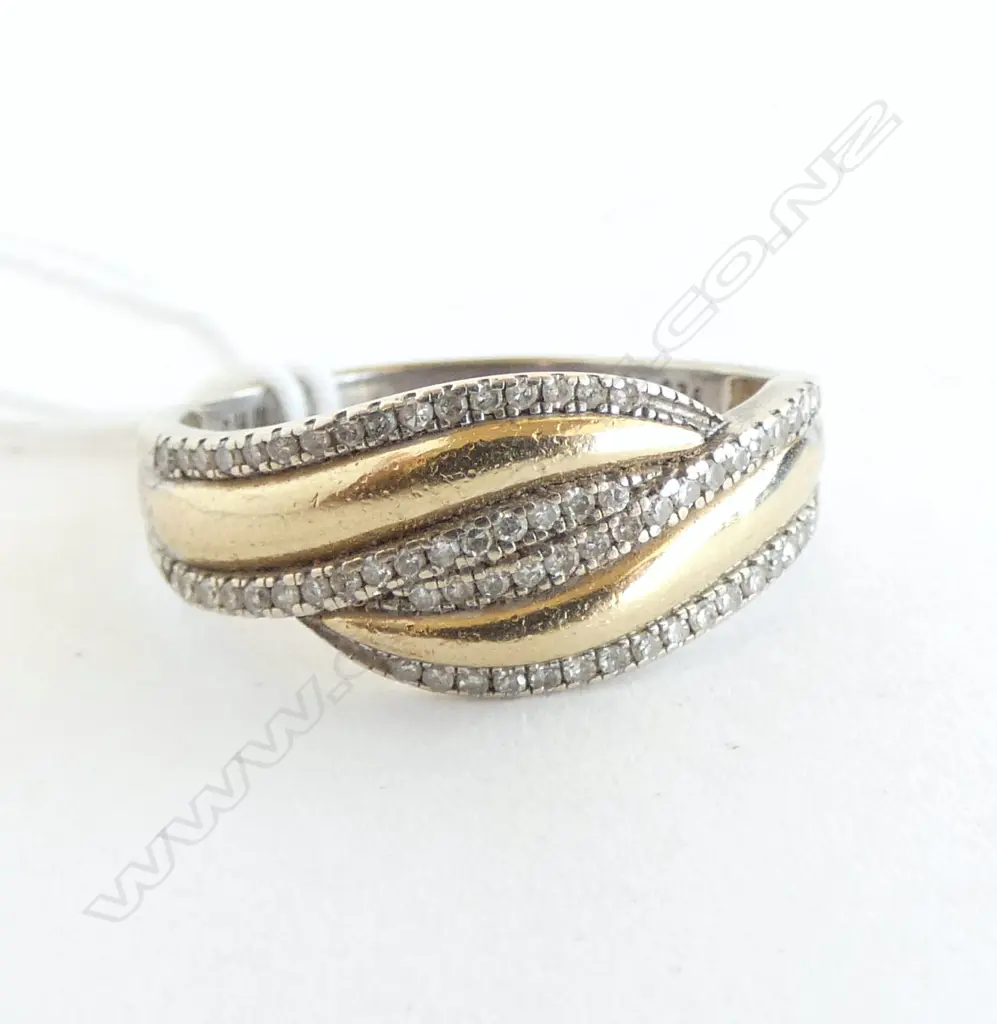10ct GOLD & SILVER MULTI SMALL DIAMOND RING 4 dia. set entwined bands 3.3gms SIZE U1/2 Image 1++