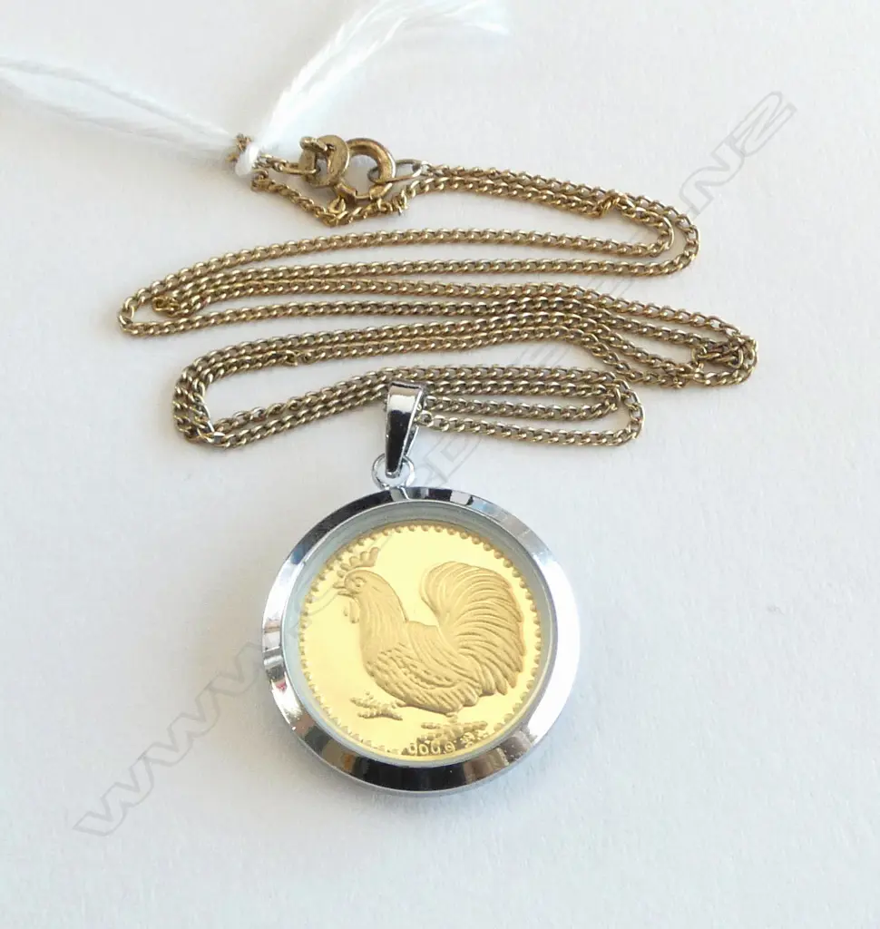 ORIENTAL 9999 GOLD? TOKEN ON SILVER GILT CHAIN, 4.2grms total Image 1++