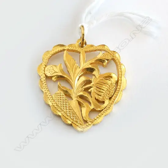 .999 YELLOW GOLD HEART PENDANT engraved & pierced floral design 8.25gms  