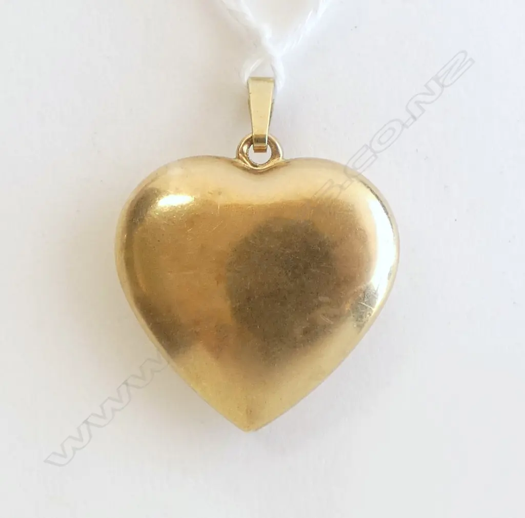 9ct gold LARGE PUFF HEART PENDANT 2.85gms Image 1++