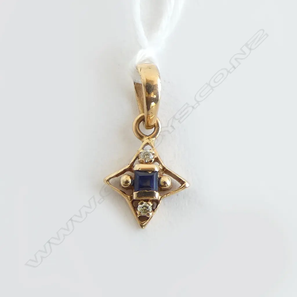14ct GOLD DIAMOND & BLUE SAPPHIRE PENDANT  Image 1++
