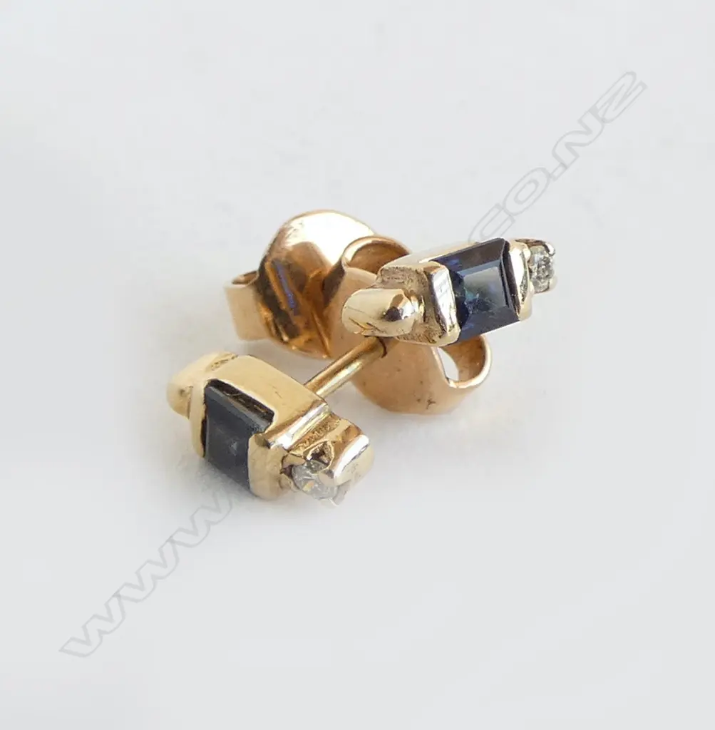 14ct GOLD BLUE SAPPHIRE & DIAMOND STUDS Image 1++