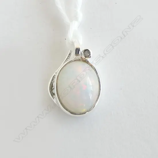 SILVER & OPAL PENDANT 