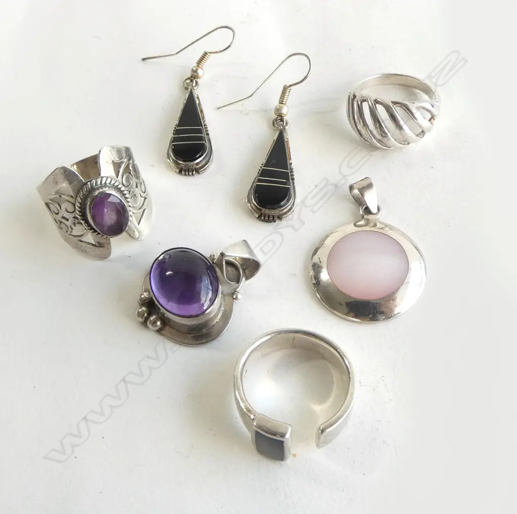 AMY. RING SIZE R & M Image 1++