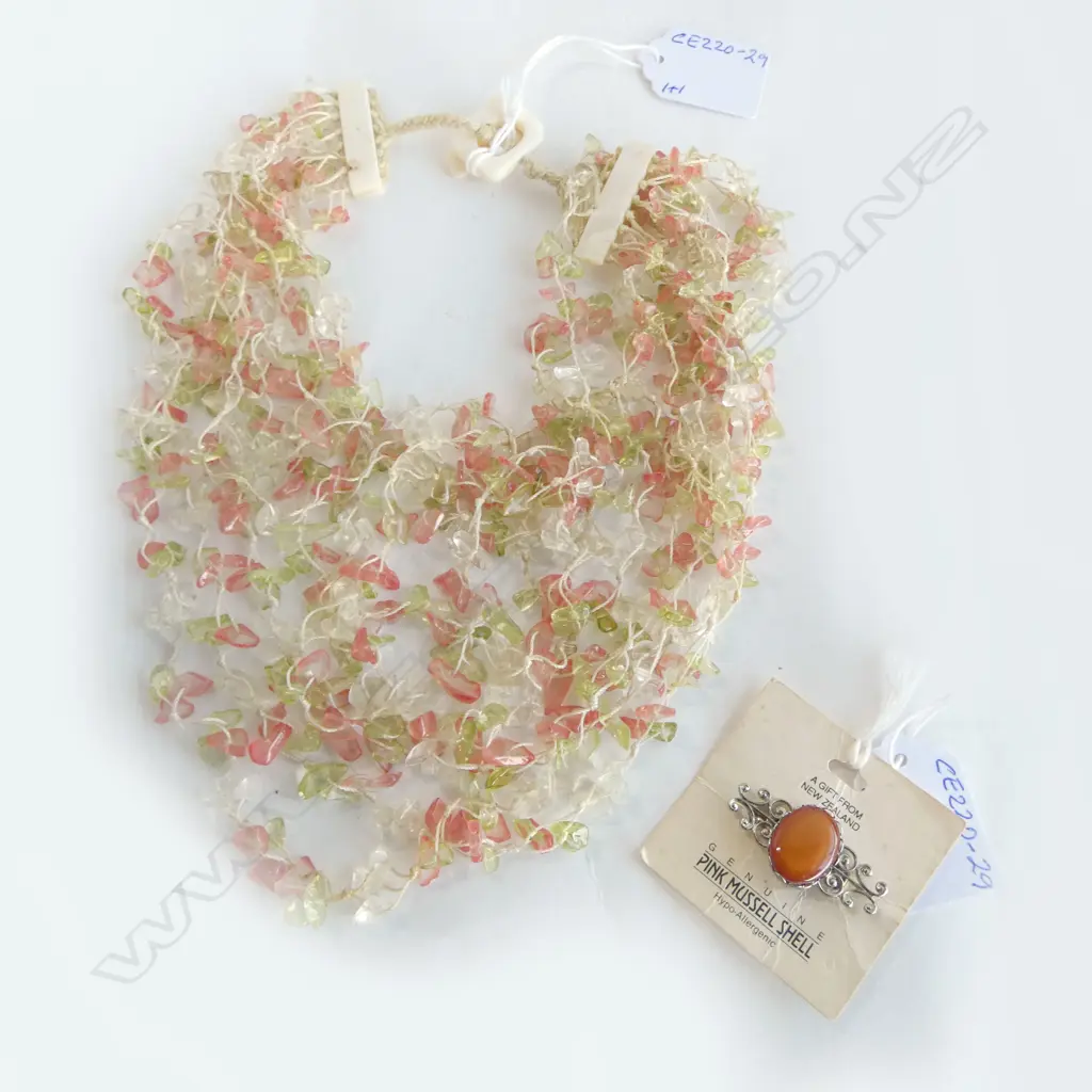 COSTUME MOP & QUARTZ MULTI STRAND NECKLACE & PINK MUSSELL SHELL BROOCH Image 1++