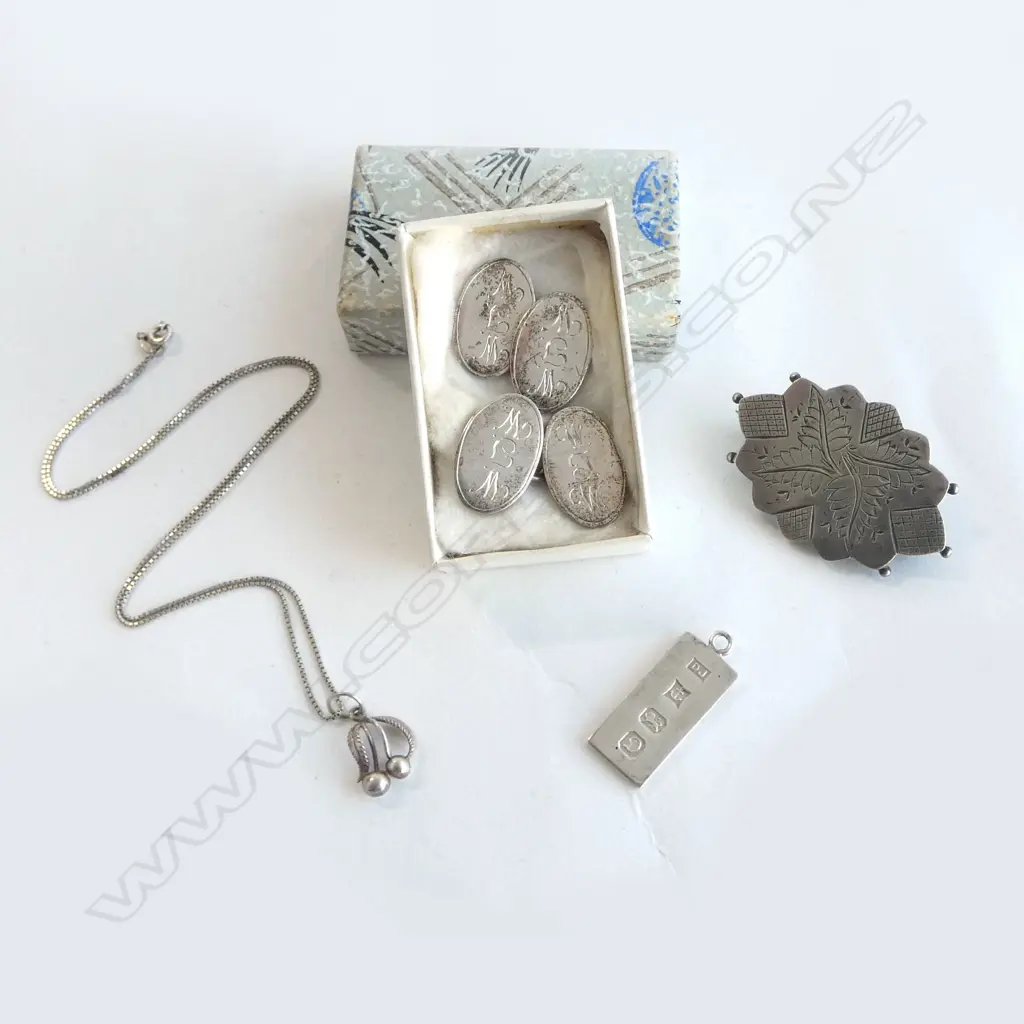 PR VINTAGE SILVER CUFFLINKS, BROOCH, CHAIN w PENDANT & 6.3gm BAR PENDANT Image 1++