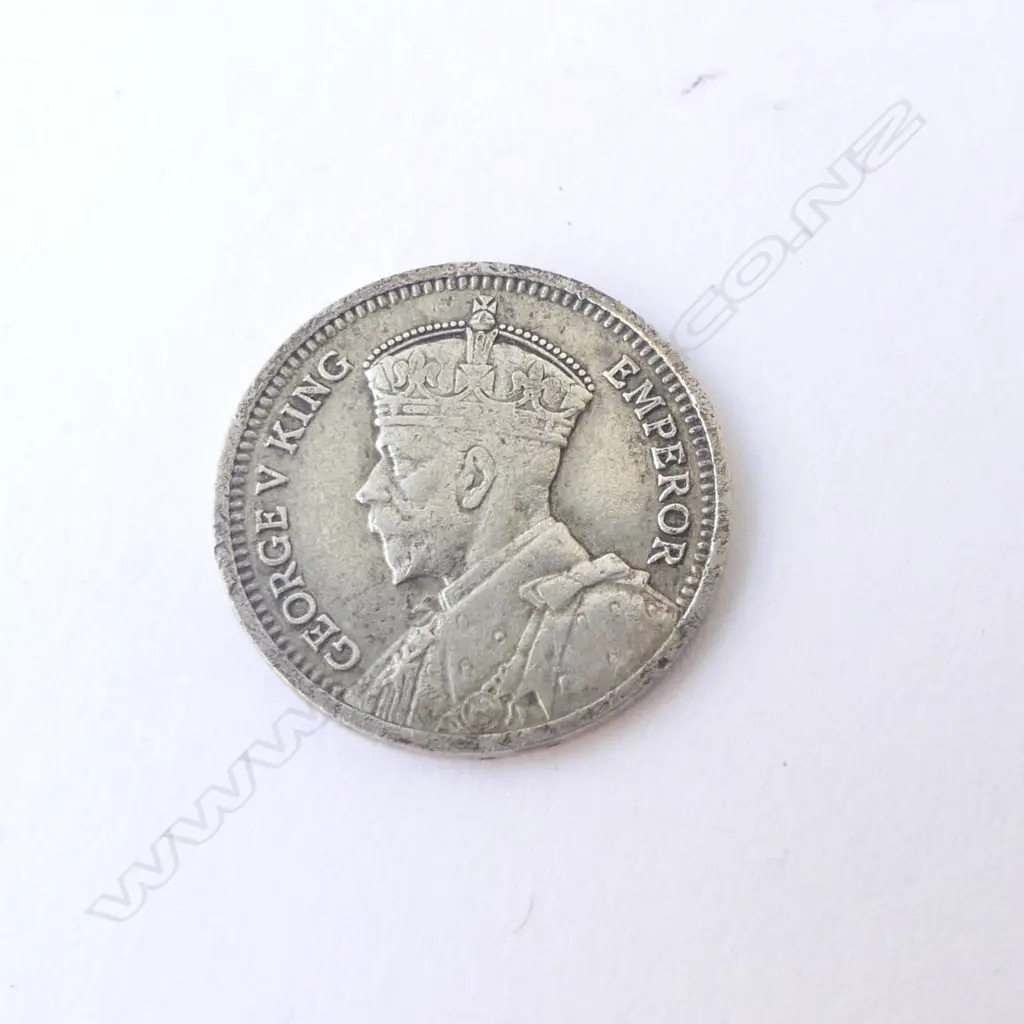 NZ 1935 3 PENCE COIN Image 1++