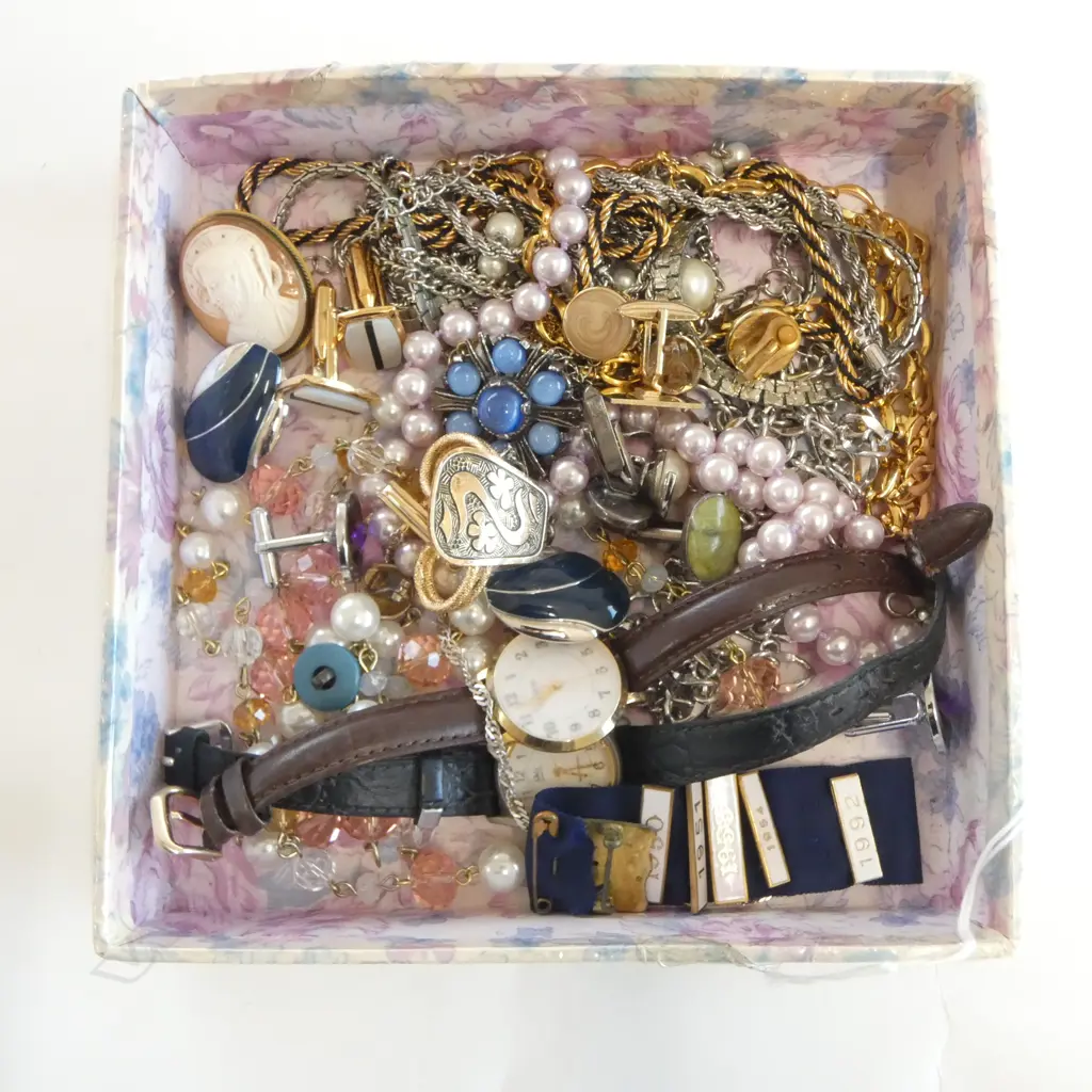 ASST. COSTUME JEWELLERY Image 1++