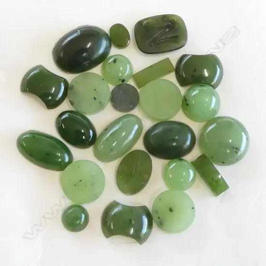 VARIOUS GREENSTONE & JADE CABOCHONS & FLAT DISCS
