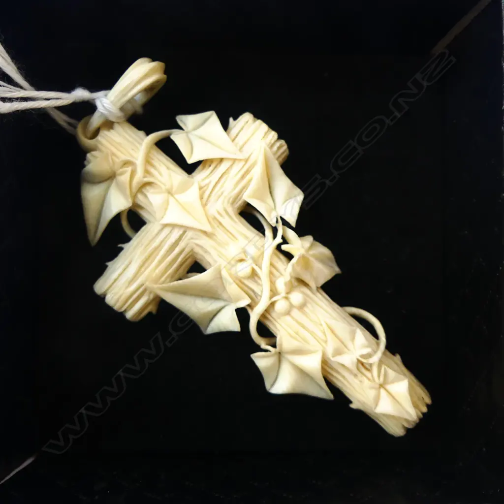 VINTAGE IVORY CROSS with detailed 'one true vine' carving Image 1++