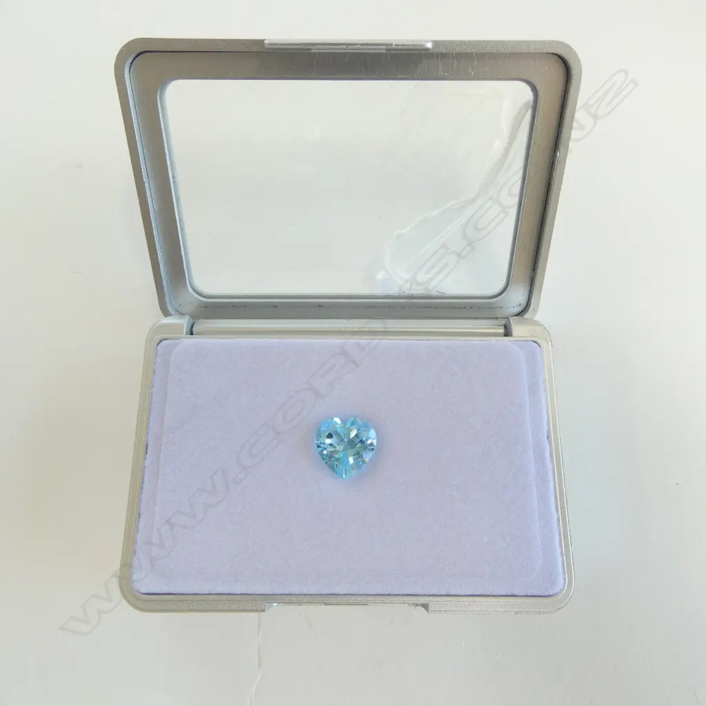 HEART CUT BLUE TOPAZ, 5.91ct (AIG report) Image 1++