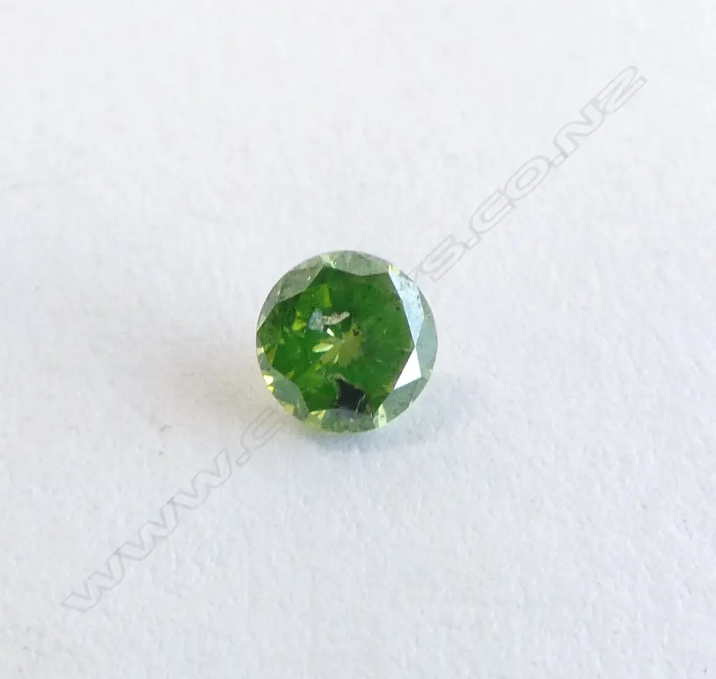 GREEN DIAMOND 0.45ct. possibly treated ? Image 1++