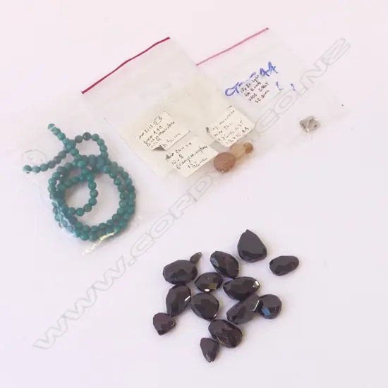 ASST. STONES incl. QUARTZ, 3 MOONSTONE & STRING OF TURQUOISE BEADS L.400mm