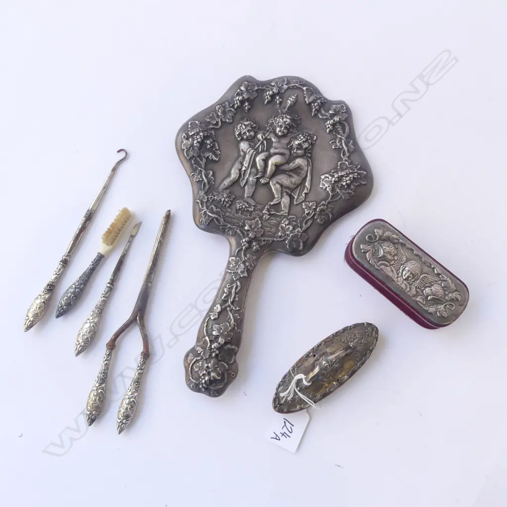 7 PCE STG SILVER DRESSING SET Image 1++